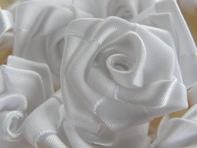 نقره لتكبير أو تصغير الصورة ونقرتين لعرض الصورة في صفحة مستقلة بحجمها الطبيعي